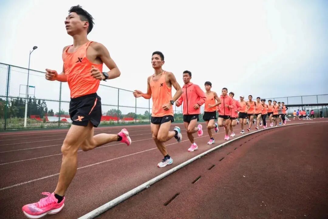 2:05:58！全新纪录！