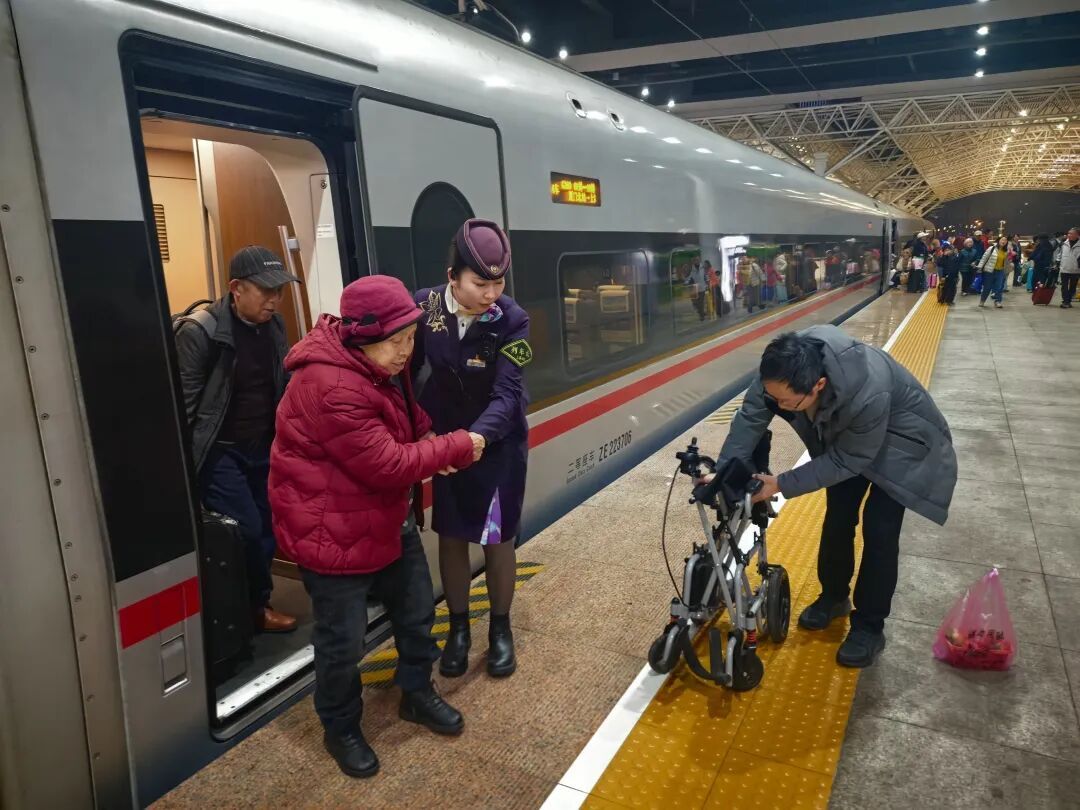 长三角铁路春运节后返岗务工包列包车已陆续开行