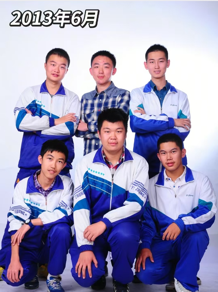 银川男子与多名好友从少年到而立坚持合影，当事人：维持关系好的秘诀，是不要走那么近