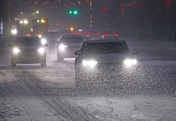 注意防护!全国多地发布降雪、大风天气预警 注意防护!全国多地发布降雪、大风天气预警