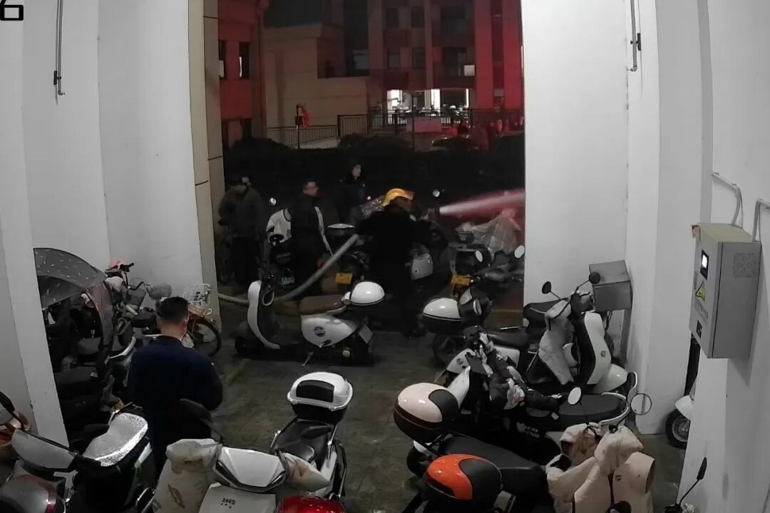 九江一小区发生大火，多亏有它，80余户幸免于难！