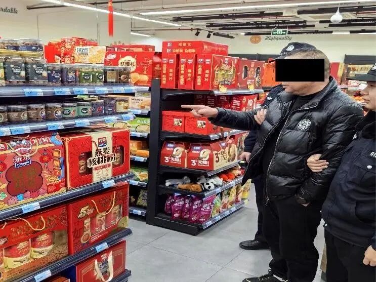 男子连偷三次，就为这罐零食……已被海宁警方抓获！