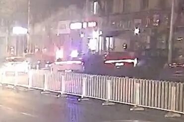 深夜侥幸酒驾，却被民警拦下