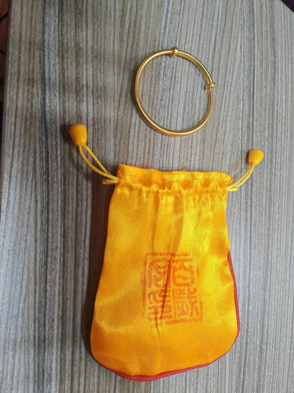 冲上热搜！浙江女子感觉36克金手镯变轻立马报警！结果，前男友走进派出所