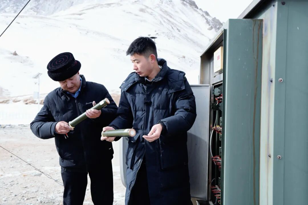 风雪4000米!在“生命禁区”,看见云端的坚守 风雪4000米!在“生命禁区”,看见云端的坚守