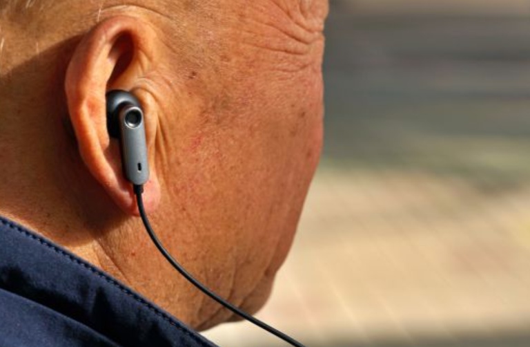 “人老耳聋”是自然规律？专家：可以科学干预，守护老年听力健康