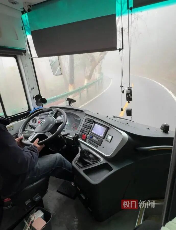 庐山免票首日实地体验江西版“巴音布鲁克”:司机在雨雾中平稳驶过200多个弯道 庐山免票首日实地体验江西版“巴音布鲁克”:司机在雨雾中平稳驶过200多个弯道