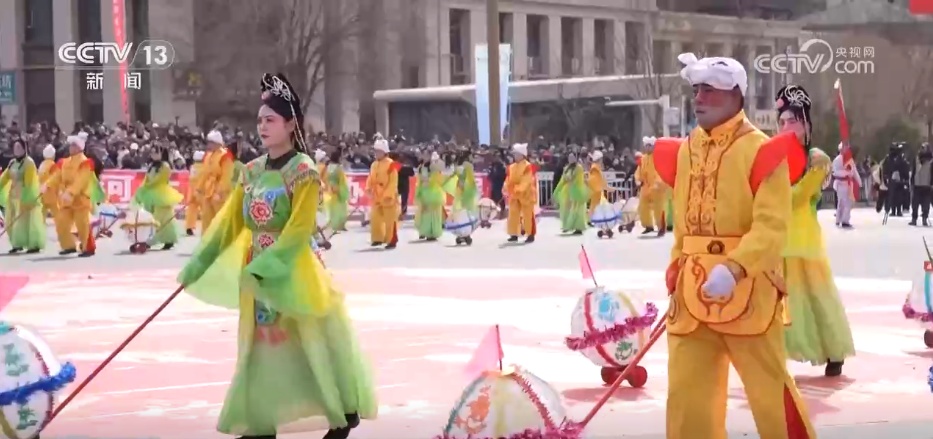 闹社火、吃元宵、烧火龙……各地多彩民俗闹元宵 欢天喜地引客来