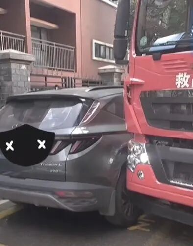 这种停车方式涉嫌违法！已有车主被传唤，物业被罚