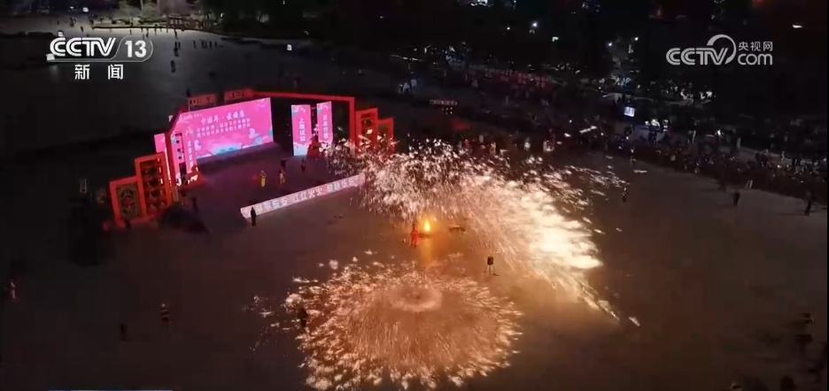 闹社火、吃元宵、烧火龙……各地多彩民俗闹元宵 欢天喜地引客来