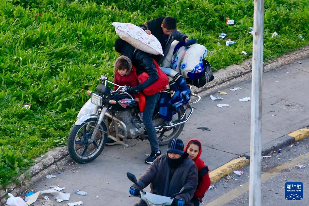 以色列袭击黎巴嫩 南部居民撤离