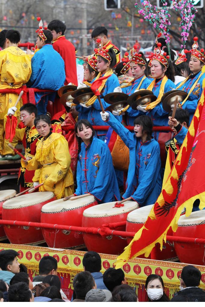 中国传统社火“圈粉”年轻人 中国传统社火“圈粉”年轻人