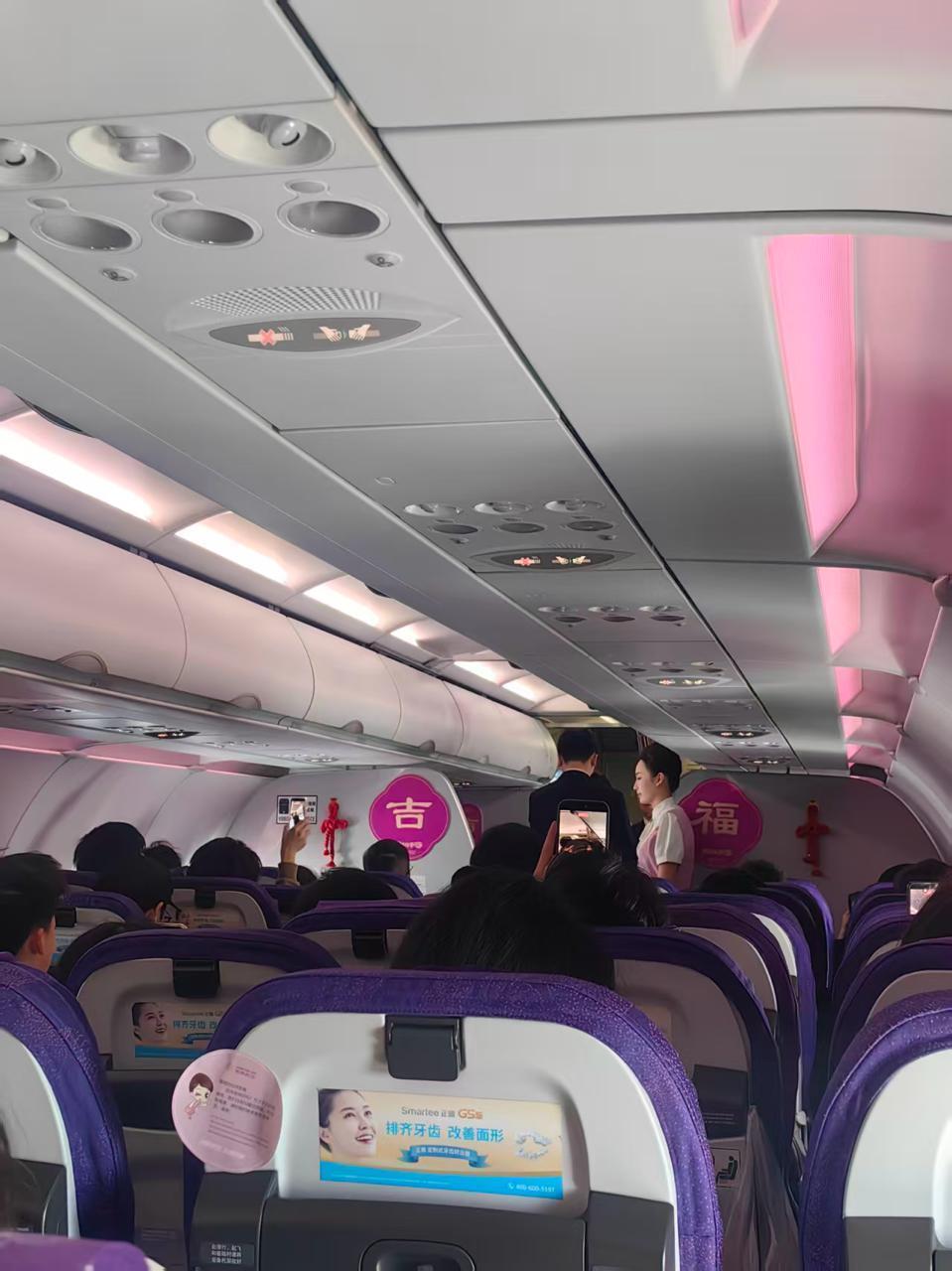 在万米高空吃到蛋糕!原来是老机长退休前最后一趟执飞 在万米高空吃到蛋糕!原来是老机长退休前最后一趟执飞