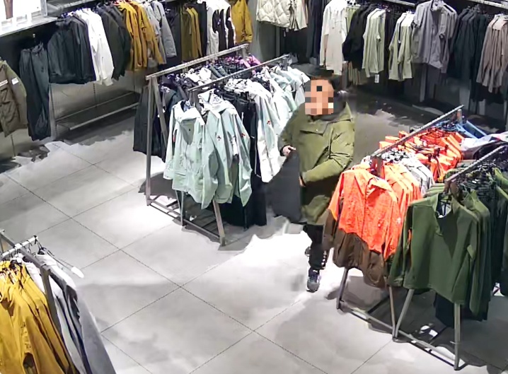 从试衣间出来，男子变“胖了”……海宁警方：就是他！