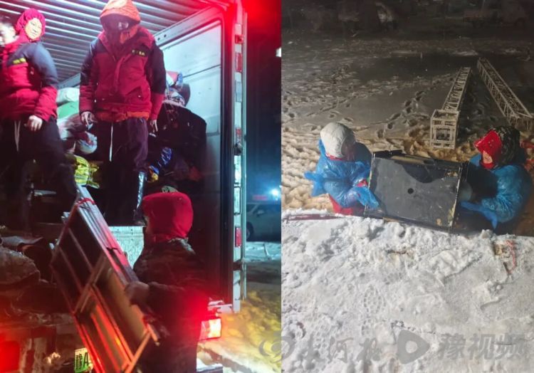 河南一豫剧团冒雪坚持演出2小时，台下观众寥寥，却有3万网友在线围观