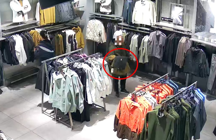 从试衣间出来，男子变“胖了”……海宁警方：就是他！