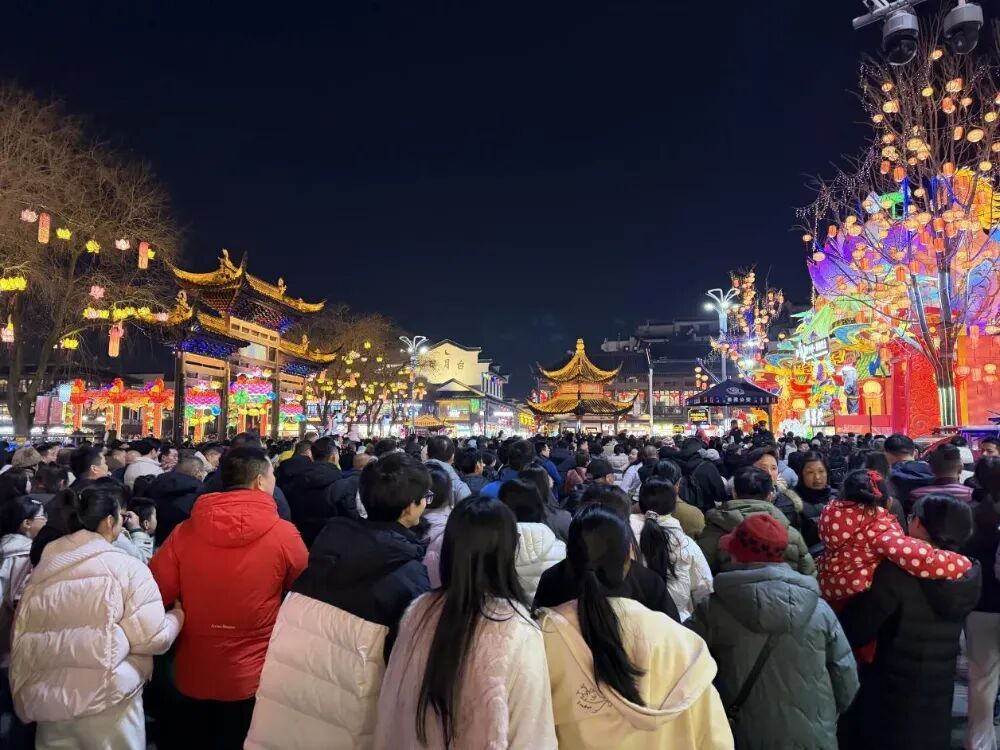 秦淮灯会客流高峰将至，记得提前预约