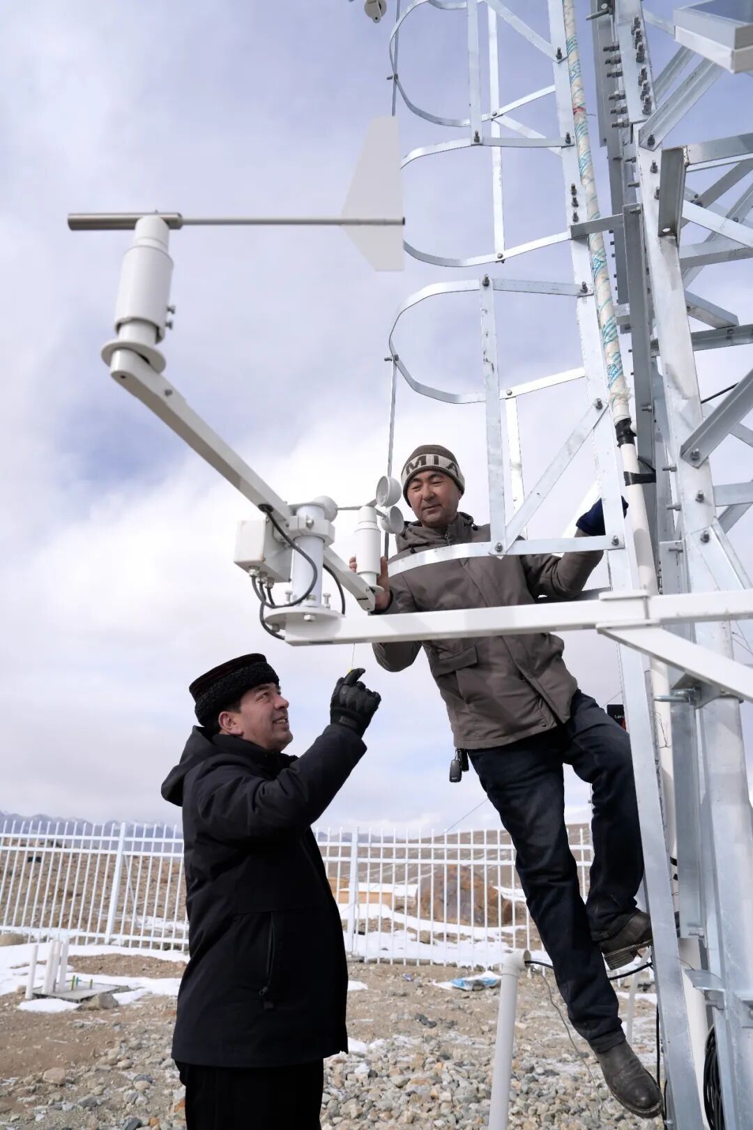 风雪4000米!在“生命禁区”,看见云端的坚守 风雪4000米!在“生命禁区”,看见云端的坚守