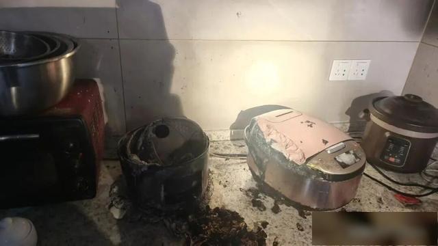 老习惯险酿大祸！女子出门前一个动作，厨房“炸”了