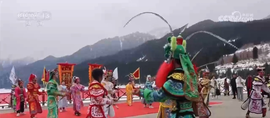 闹社火、吃元宵、烧火龙……各地多彩民俗闹元宵 欢天喜地引客来