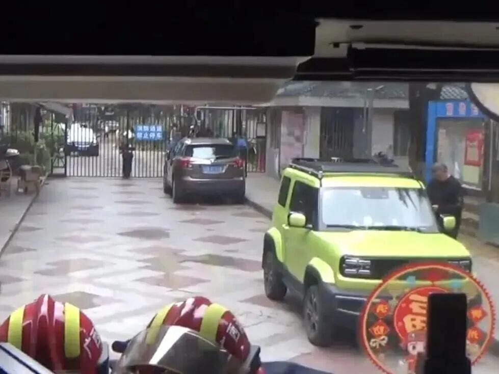 别让你的车,堵死别人的“生命通道” 别让你的车,堵死别人的“生命通道”