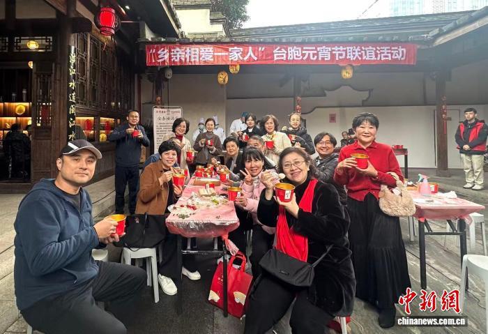 两岸同胞在闽共度元宵节 两岸同胞在闽共度元宵节