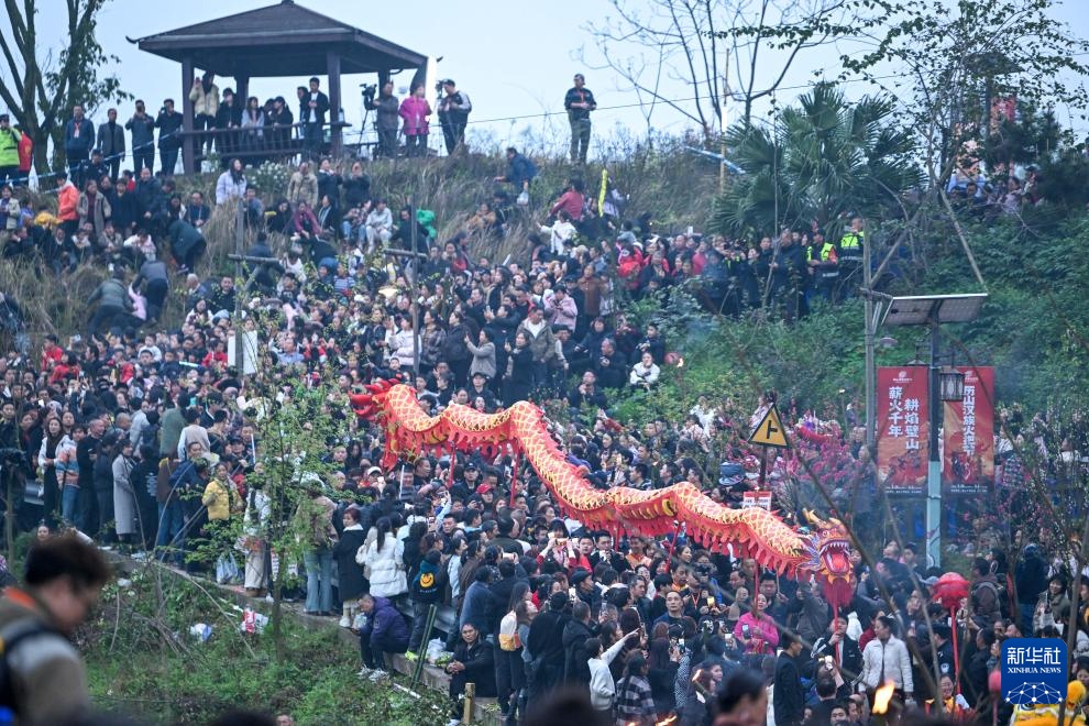 重庆璧山:千年火把节 点亮乡村新春 重庆璧山:千年火把节 点亮乡村新春