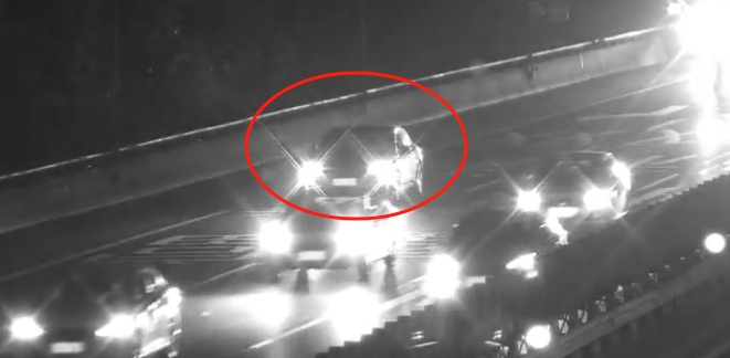 杭州高速上，男子开启智能驾驶后竟陷入沉睡！“我刚下夜班，困得不行”