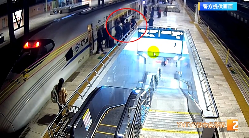 15分钟送医!大理男子修剪花枝剪断手指,转院来昆明,铁警全程开道护送 15分钟送医!大理男子修剪花枝剪断手指,转院来昆明,铁警全程开道护送