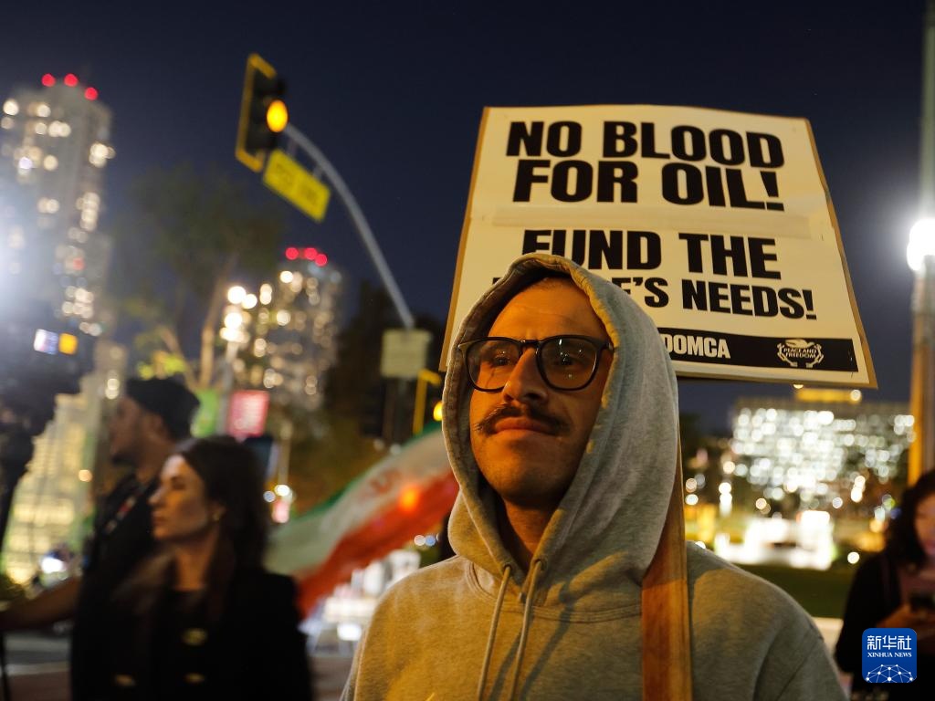 美国多地民众集会抗议对伊朗动武