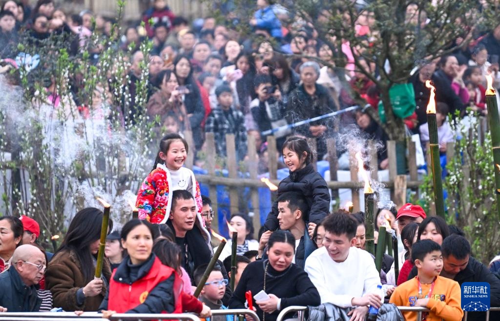 重庆璧山:千年火把节 点亮乡村新春 重庆璧山:千年火把节 点亮乡村新春