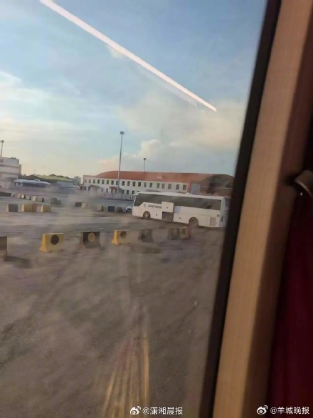 90后小伙被困伊朗全公司为其抢机票