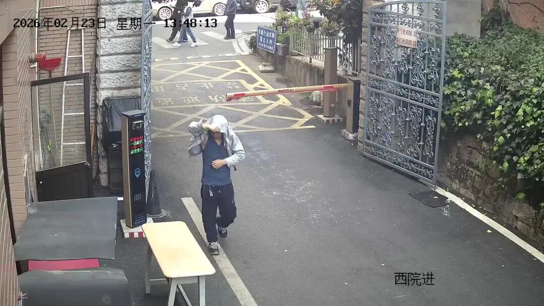 衣服套头=隐身?8小时追回被盗财物 衣服套头=隐身?8小时追回被盗财物