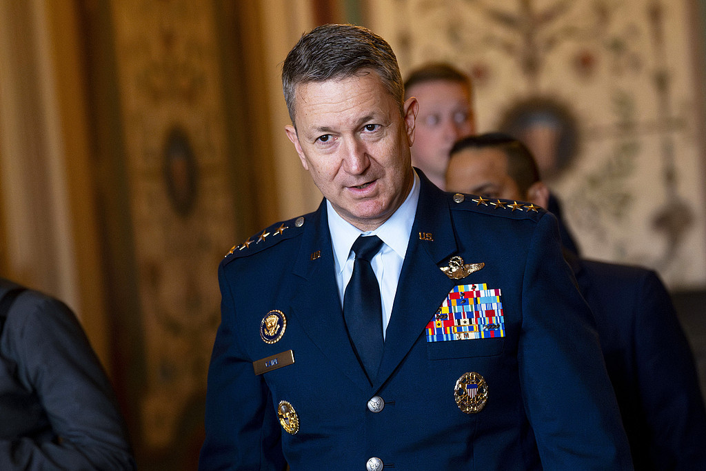 美将领:2月27日15时38分收到特朗普最终对伊军事行动指令 美将领:2月27日15时38分收到特朗普最终对伊军事行动指令