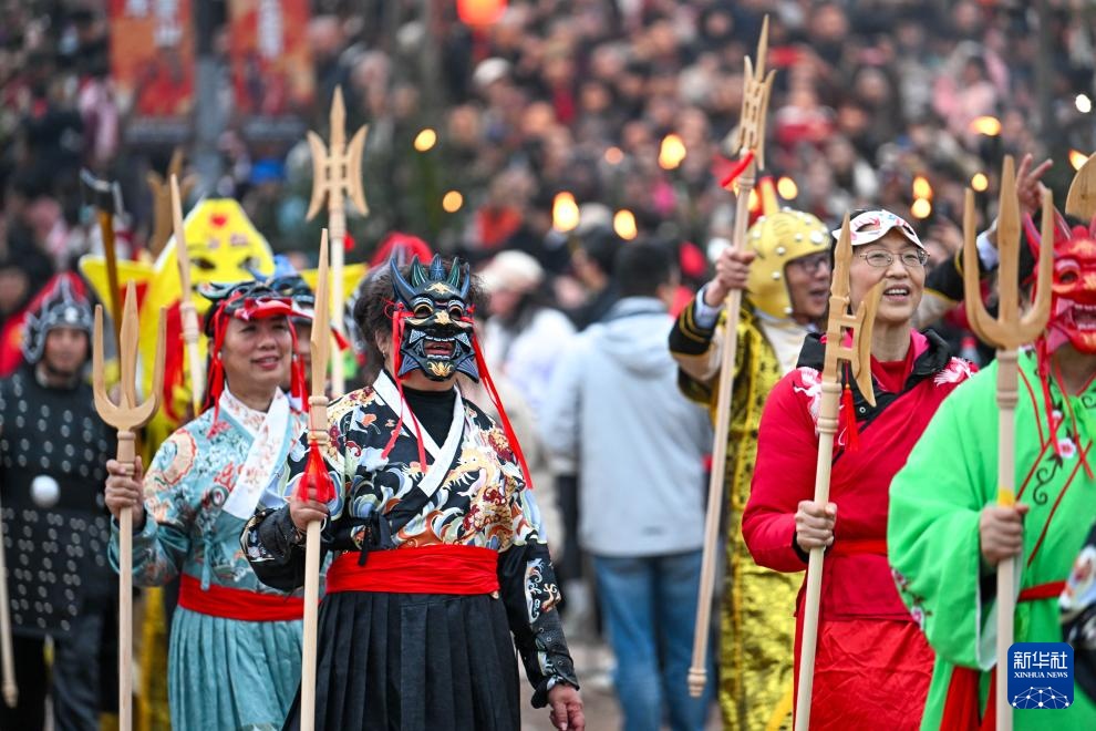 重庆璧山:千年火把节 点亮乡村新春 重庆璧山:千年火把节 点亮乡村新春