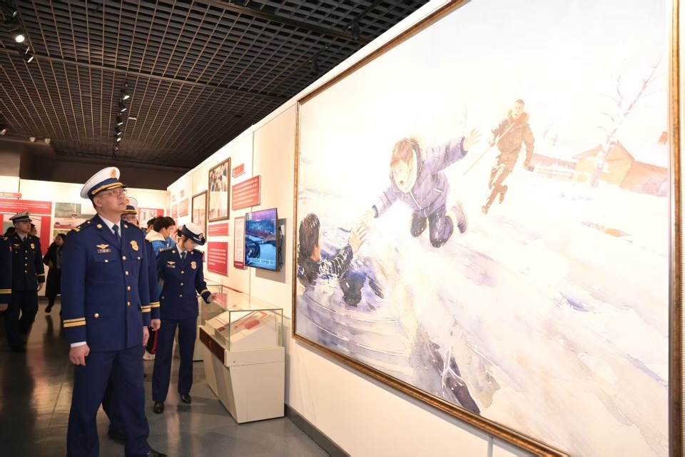 抚顺00后小伙冰河救人牺牲,事迹展感动无数人,父母:很多事首次知道,感觉愧对孩子 抚顺00后小伙冰河救人牺牲,事迹展感动无数人,父母:很多事首次知道,感觉愧对孩子