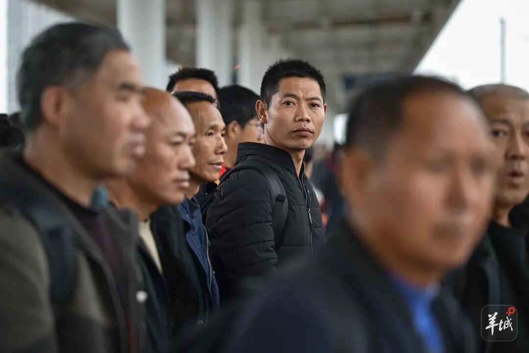 “我们去广东干嘛?赚钱!”近九成务工者返粤!这趟返岗专列奔赴春天 “我们去广东干嘛?赚钱!”近九成务工者返粤!这趟返岗专列奔赴春天
