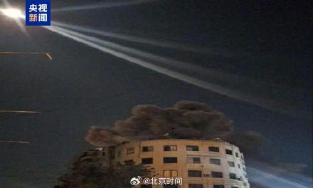 以军空袭黎巴嫩灯塔电视台大楼 以军空袭黎巴嫩灯塔电视台大楼