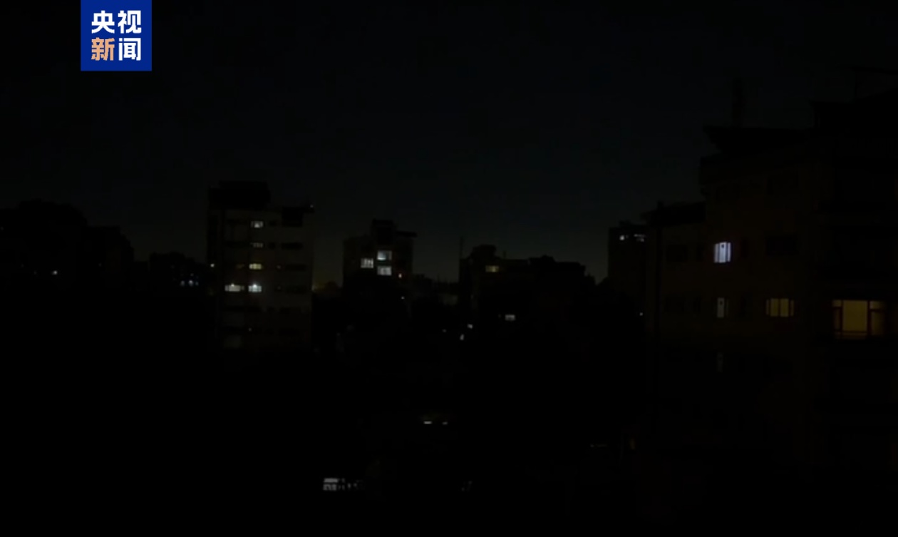 阿富汗首都喀布尔再遭空袭 当地传出爆炸声