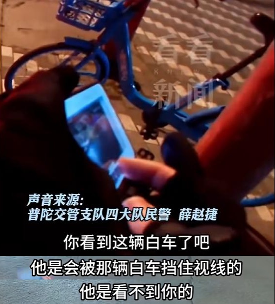 上海街头，七旬老太开“老头乐”闯红灯“鬼探头”被撞