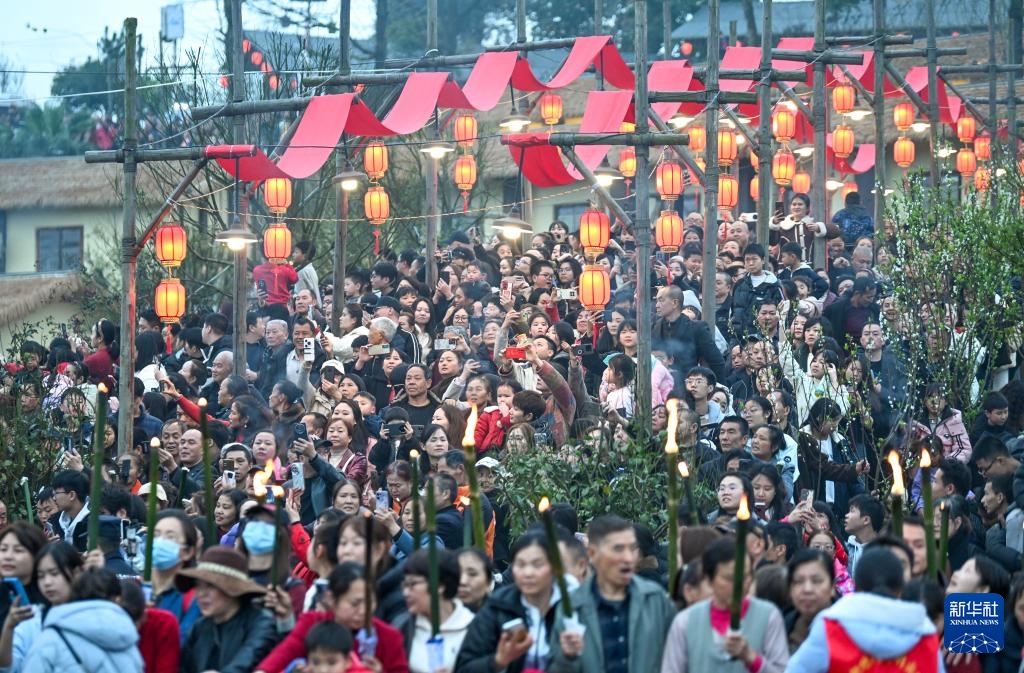 重庆璧山:千年火把节 点亮乡村新春 重庆璧山:千年火把节 点亮乡村新春