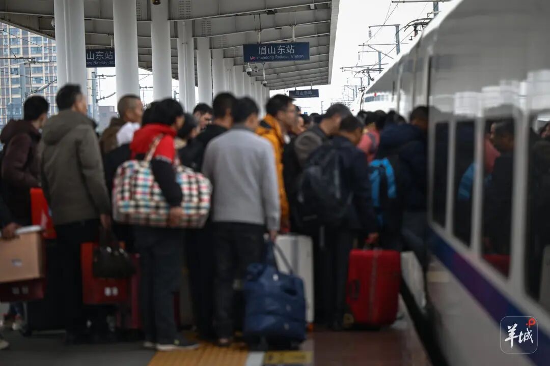 “我们去广东干嘛?赚钱!”近九成务工者返粤!这趟返岗专列奔赴春天 “我们去广东干嘛?赚钱!”近九成务工者返粤!这趟返岗专列奔赴春天