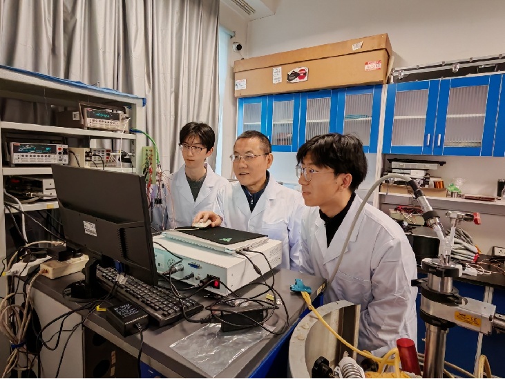 我国科学家靳常青获国际超导材料探索领域最高奖