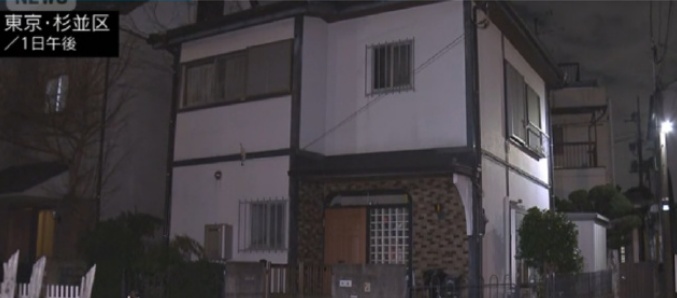 日本64岁男子,将94岁母亲从二楼拖下楼梯致死 日本64岁男子,将94岁母亲从二楼拖下楼梯致死