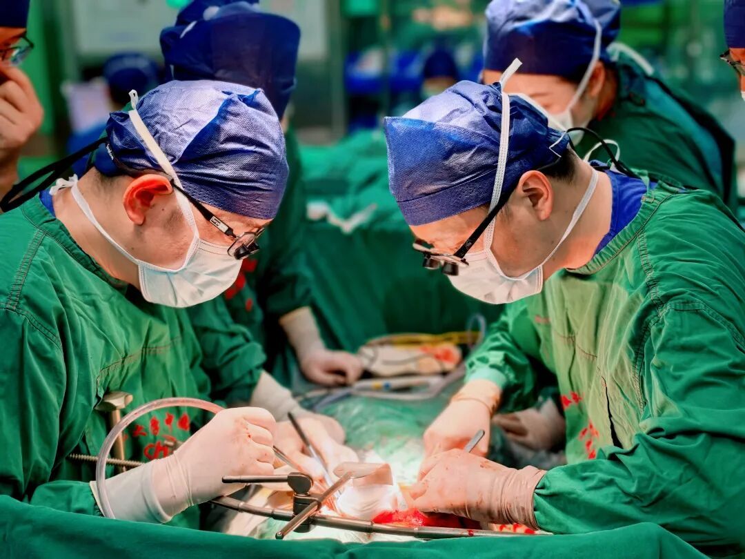 事发武汉,61岁父亲切下半个肝脏!“只要能救我儿子,舍掉这条老命也值了!” 事发武汉,61岁父亲切下半个肝脏!“只要能救我儿子,舍掉这条老命也值了!”