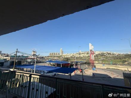 在以中国人公园散步拍到导弹被拦截