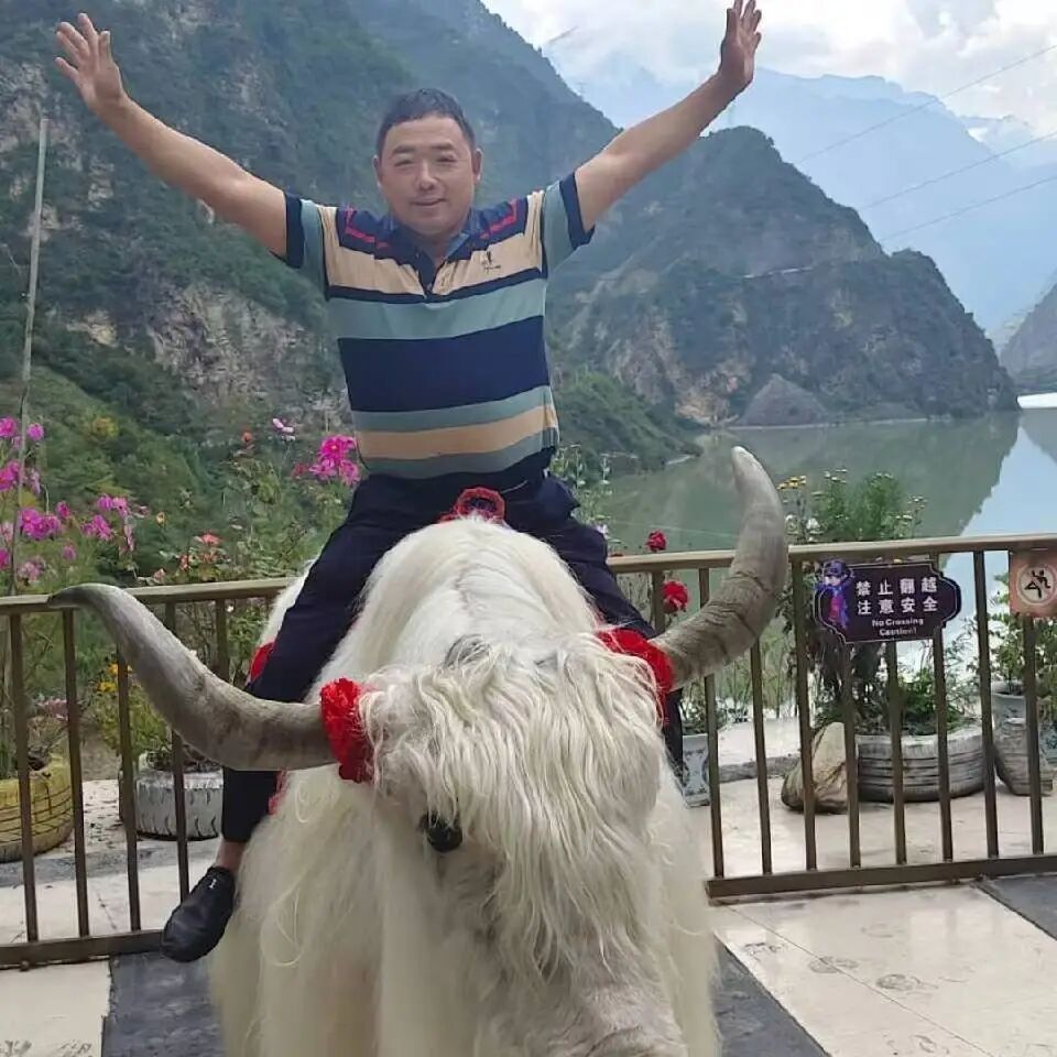 男子阿联酋旅游失联11天又逢战乱,妻子急寻:他是穷游,背着帐篷和干粮,不会外语 男子阿联酋旅游失联11天又逢战乱,妻子急寻:他是穷游,背着帐篷和干粮,不会外语