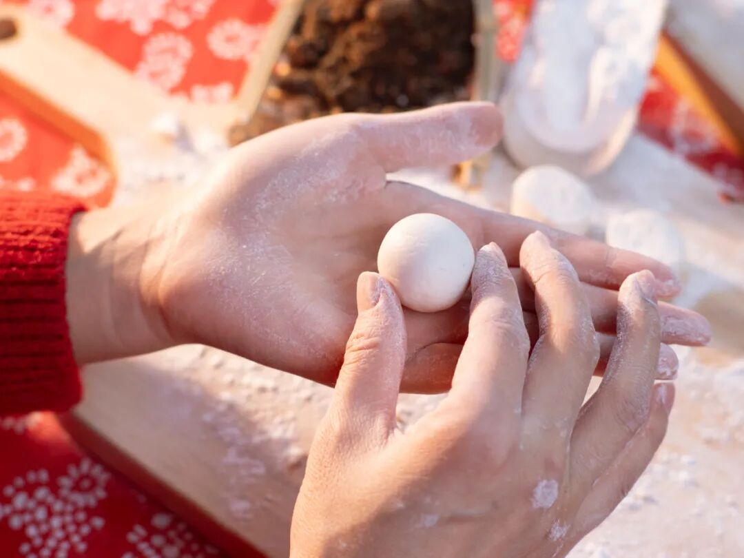 今日元宵节 吃元宵,盼圆满 今日元宵节 吃元宵,盼圆满