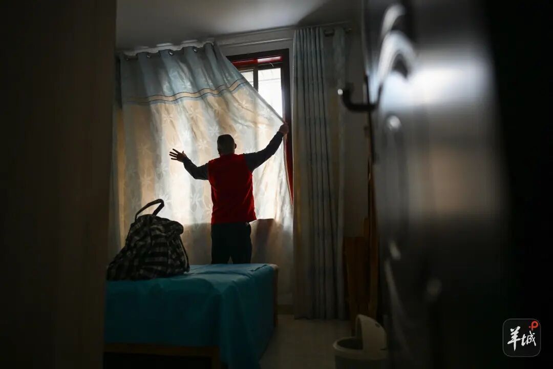 “我们去广东干嘛?赚钱!”近九成务工者返粤!这趟返岗专列奔赴春天 “我们去广东干嘛?赚钱!”近九成务工者返粤!这趟返岗专列奔赴春天