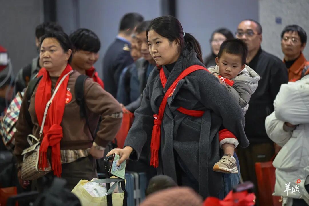 “我们去广东干嘛?赚钱!”近九成务工者返粤!这趟返岗专列奔赴春天 “我们去广东干嘛?赚钱!”近九成务工者返粤!这趟返岗专列奔赴春天